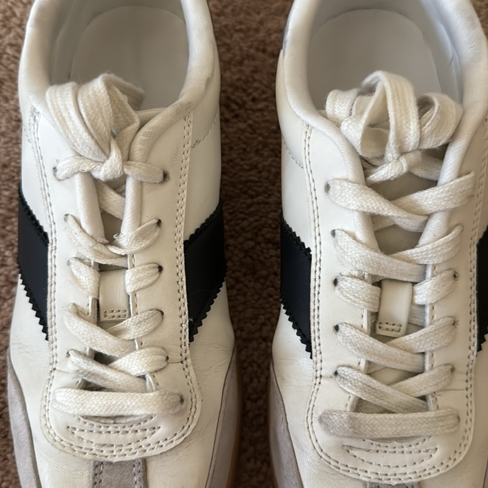 Universal Thread Womens’s Spencer White Low Top Fashion Sneakers 7 - Picture 6 of 9